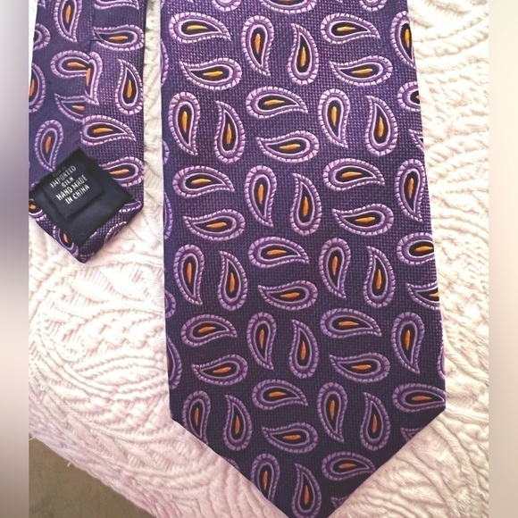 PAUL Fredrick purple paisley tie, 100% silk, 57” x 4”. - Picture 1 of 6